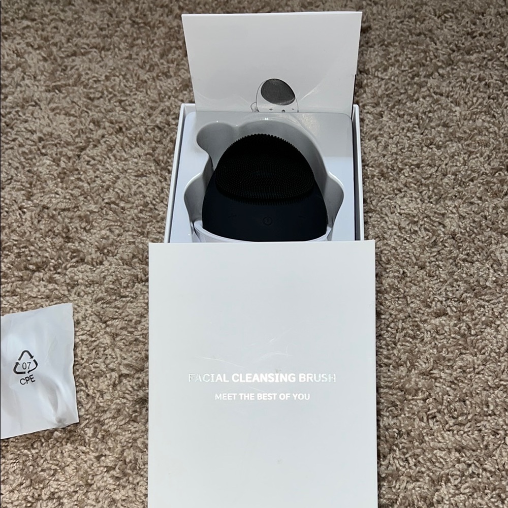 Wireless silicone facial cleansing brush. NEW IN BOX